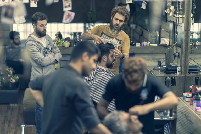Oświetlenie barbershopu – jak dobrać idealne światło?